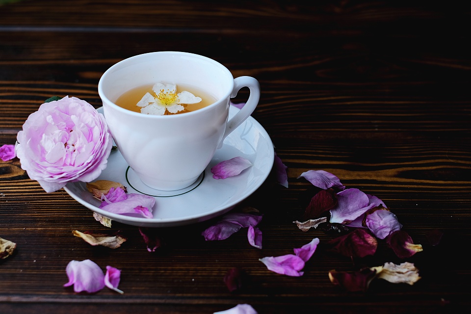 Чай из лепестков роз
