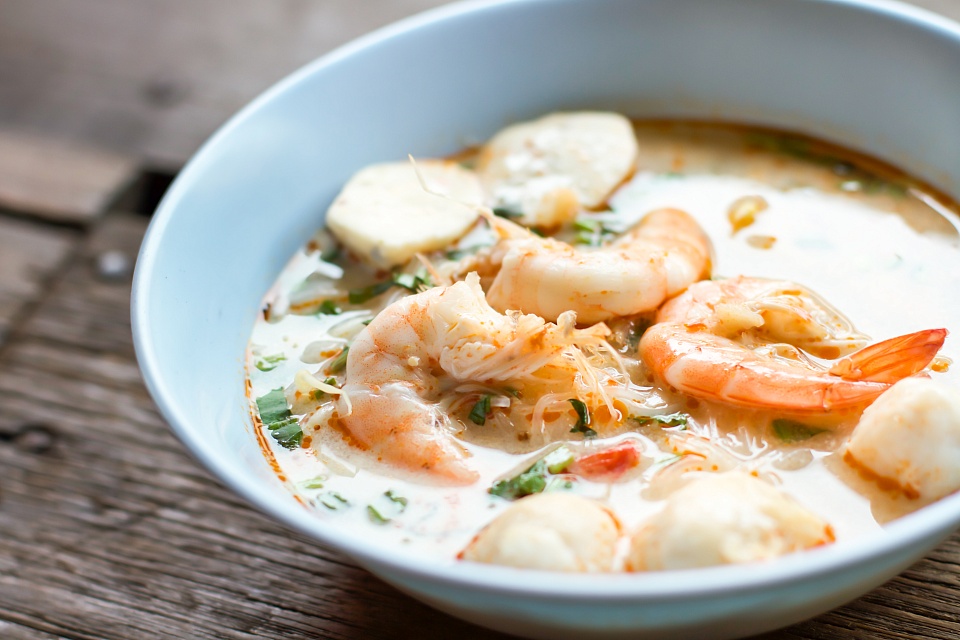 Рецепт: Тайский суп с лапшой и креветками