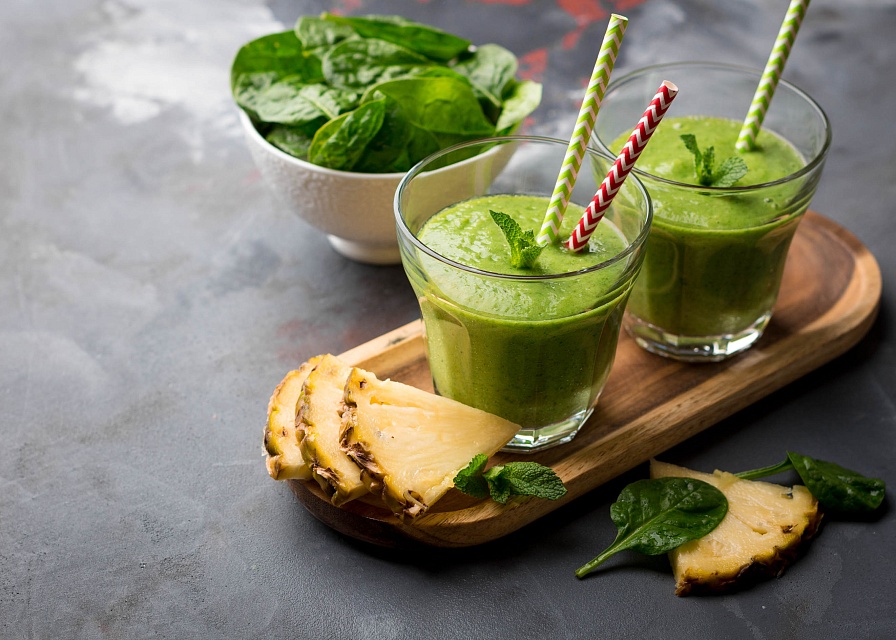 Рецепт: Зеленый смузи со шпинатом и кокосовым молоком